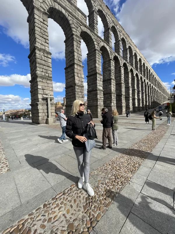 Acueducto de Segovia — древнеримский акведук, по которому вода поступала в город